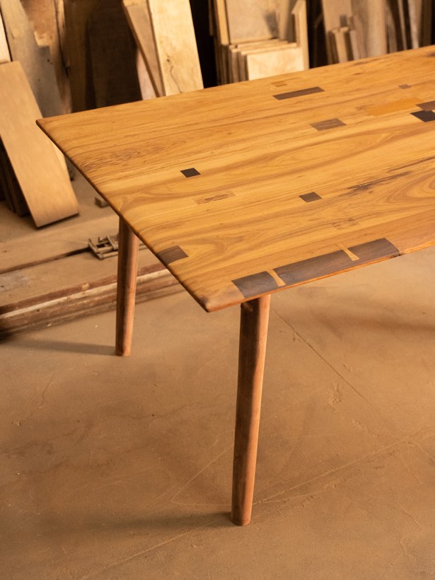 Mesa de jantar em peroba e massaranduba